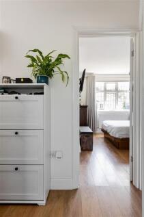 Onslow Gardens, E18