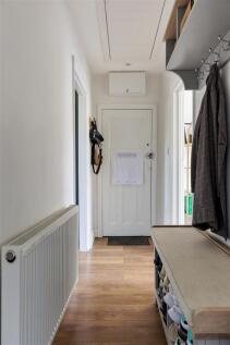 Onslow Gardens, E18