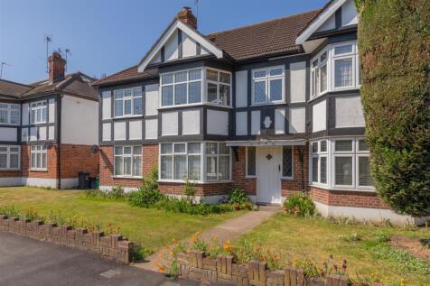 Onslow Gardens, E18
