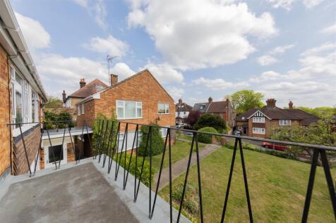 Russell Road, IG9