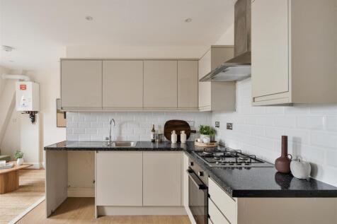 Eastwood close E18