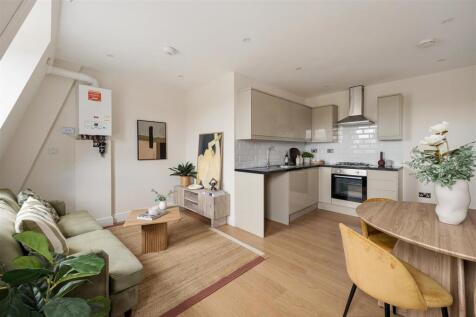 Eastwood close E18