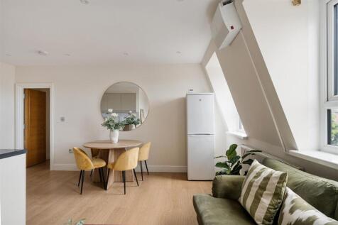 Eastwood close E18