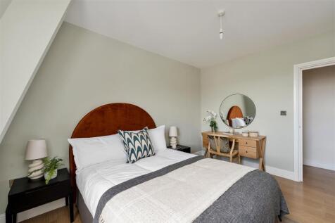 Eastwood close E18