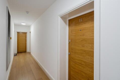 Eastwood close E18