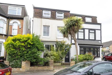 Fullers Road, E18