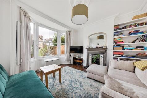 Fullers Road, E18