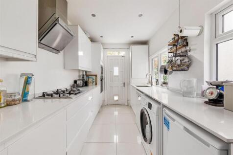 Fullers Road, E18