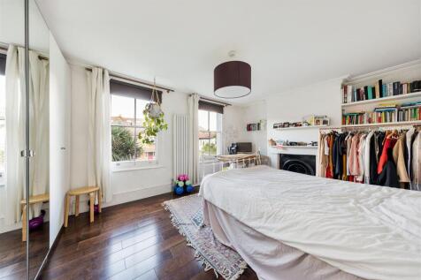 Fullers Road, E18