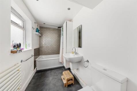 Fullers Road, E18