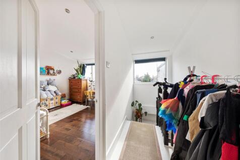 Fullers Road, E18