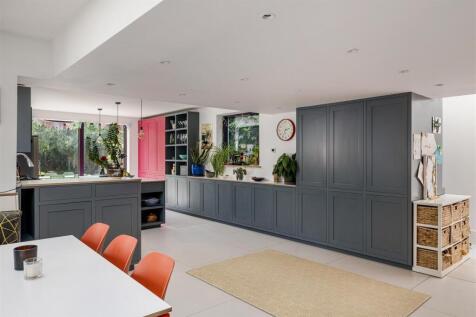Princes Road, IG9