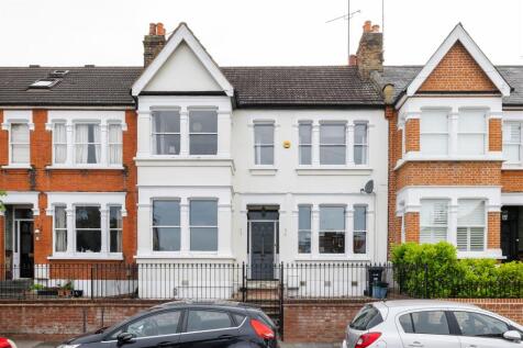St. Albans Crescent, IG8
