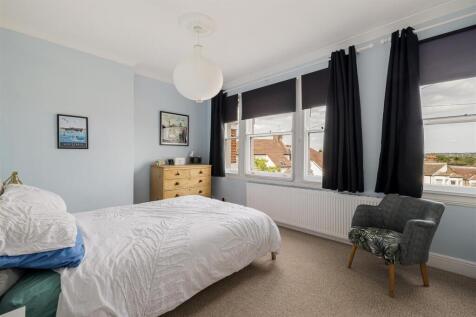 St. Albans Crescent, IG8