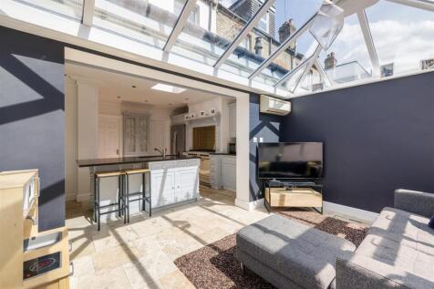 St. Albans Crescent, IG8