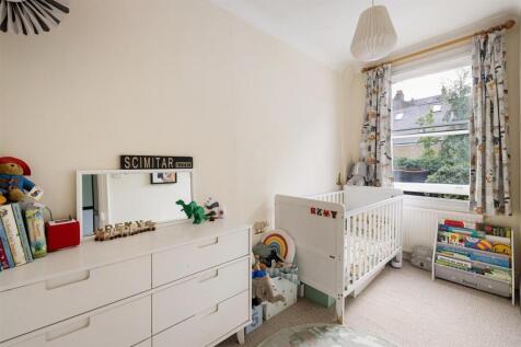St. Albans Crescent, IG8