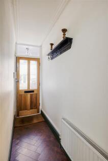 Carnarvon Road, E18
