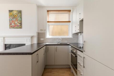 Cleveland Road, E18