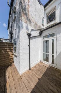 Cleveland Road, E18