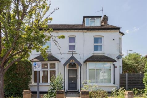 Cleveland Road, E18