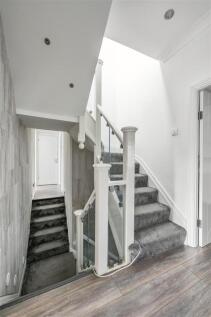 Byron Avenue, E18
