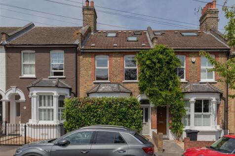 Albert Road, E18