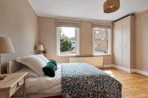 Albert Road, E18