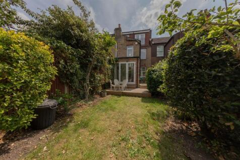 Albert Road, E18