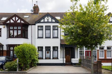 Cheyne Avenue, E18