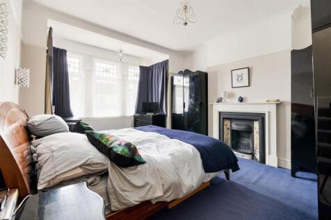 Cheyne Avenue, E18