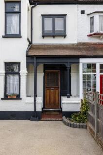 Cheyne Avenue, E18