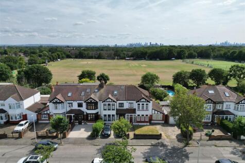 Cheyne Avenue, E18