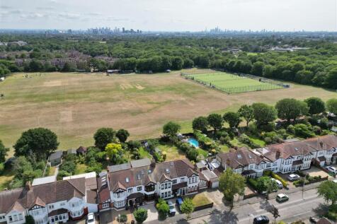 Cheyne Avenue, E18