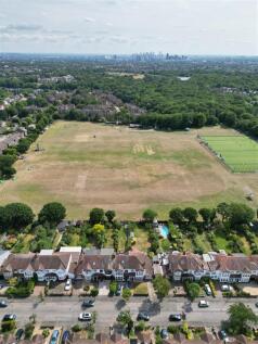 Cheyne Avenue, E18