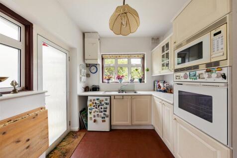South View Drive, E18