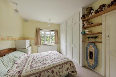 South View Drive, E18