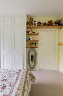 South View Drive, E18