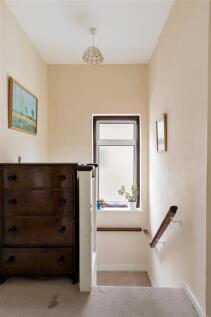 South View Drive, E18