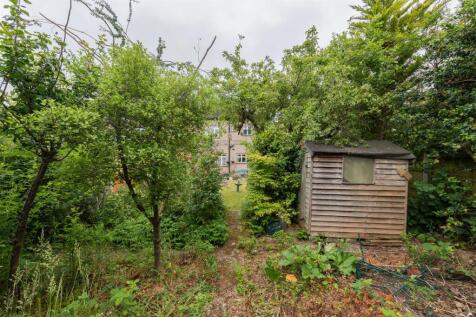South View Drive, E18