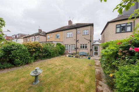 South View Drive, E18