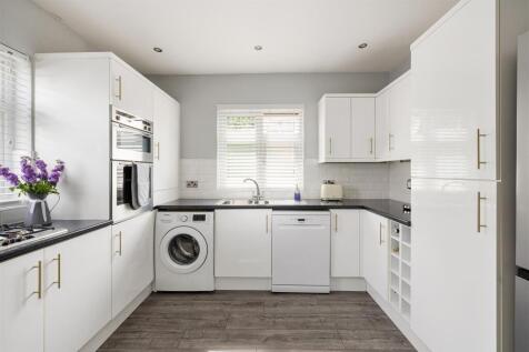 Chigwell Road, E18