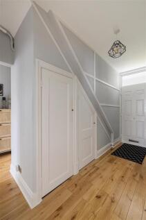 Chigwell Road, E18