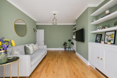 Chigwell Road, E18