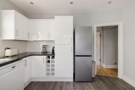 Chigwell Road, E18