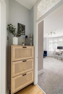 Chigwell Road, E18