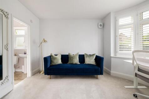 Chigwell Road, E18