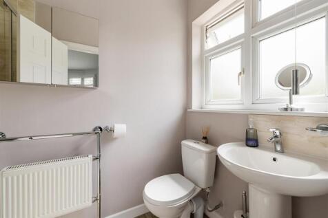 Chigwell Road, E18