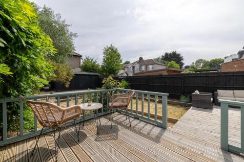 Chigwell Road, E18