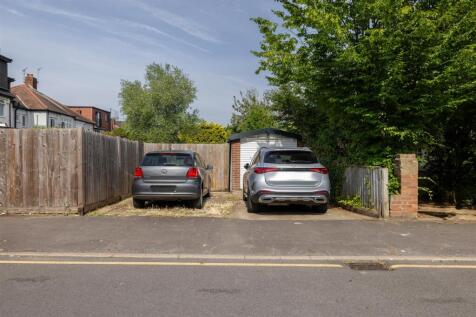 Chigwell Road, E18