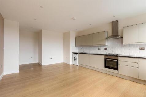 Eastwood Close, E18